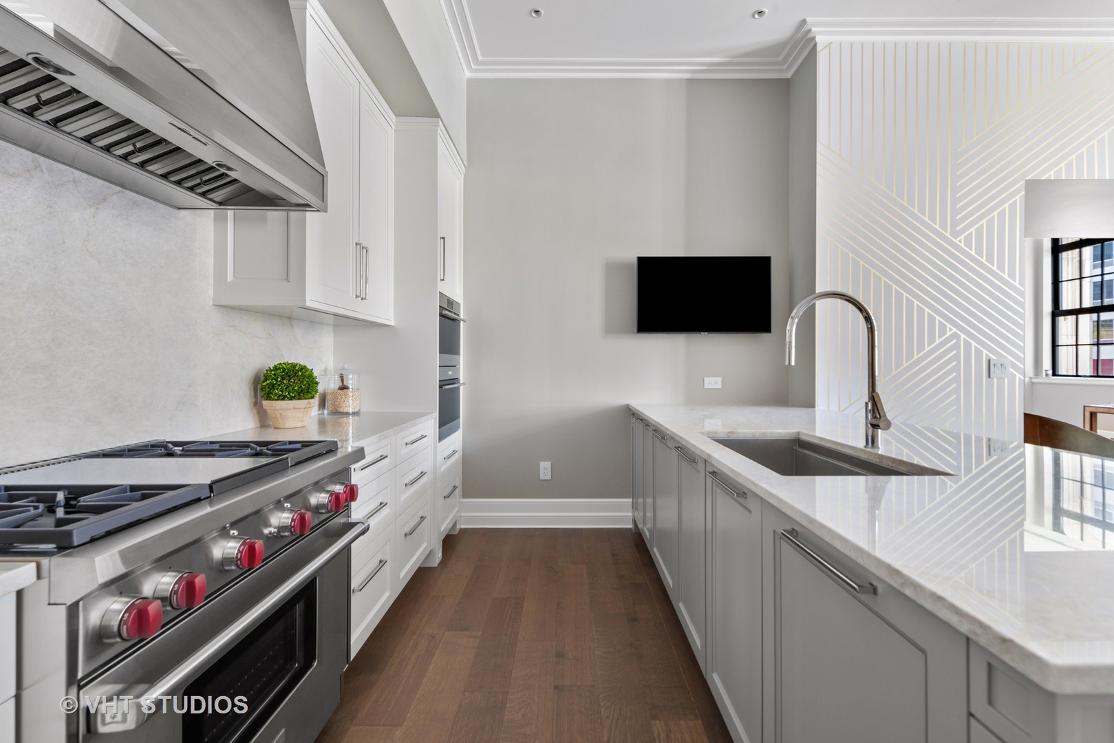 435 N Michigan Avenue Unit: 401