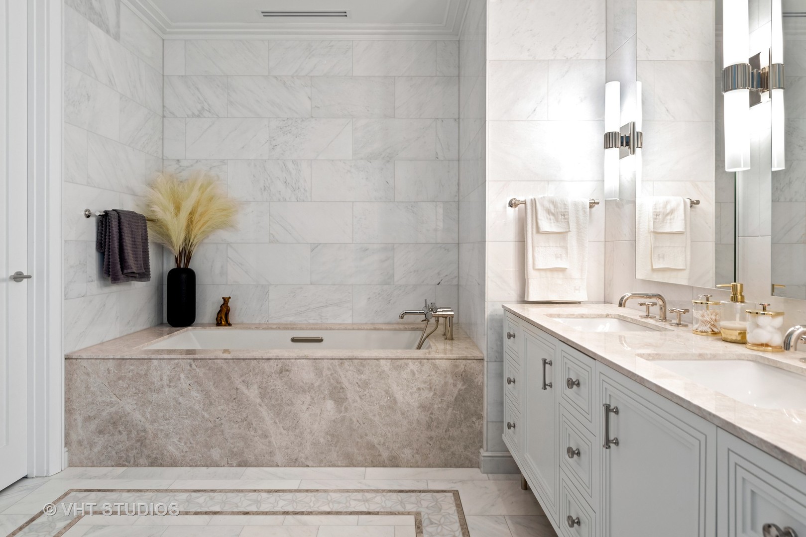 435 N Michigan Avenue Unit: 401