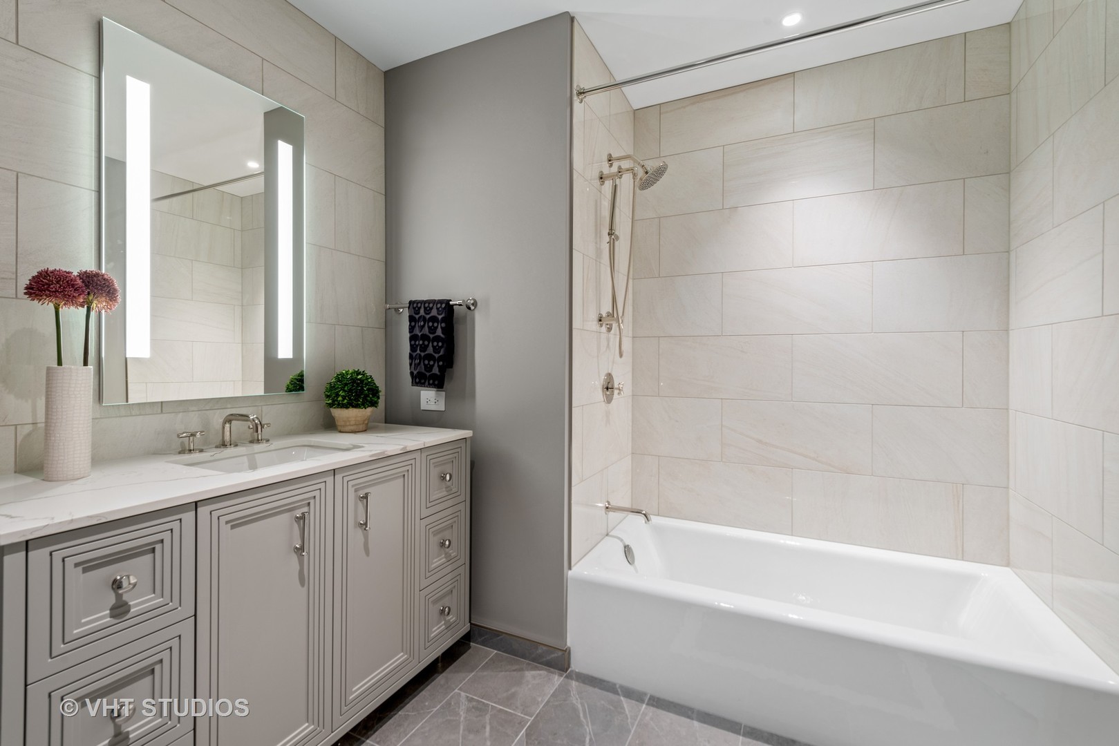 435 N Michigan Avenue Unit: 401