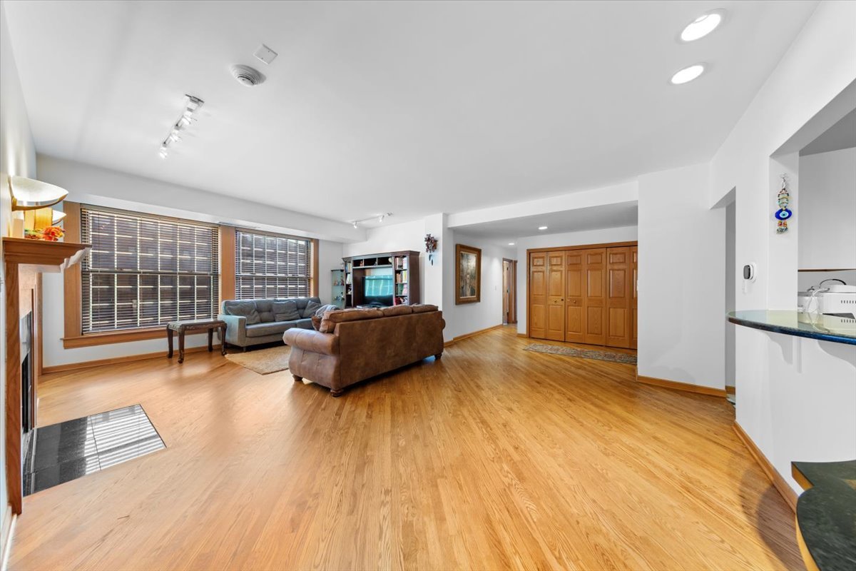 431 S Dearborn Street Unit: 1204