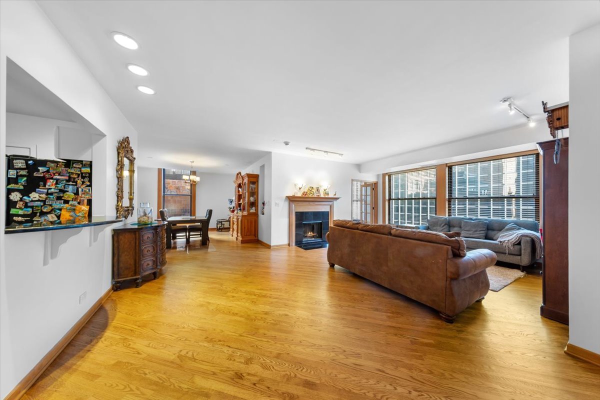 431 S Dearborn Street Unit: 1204