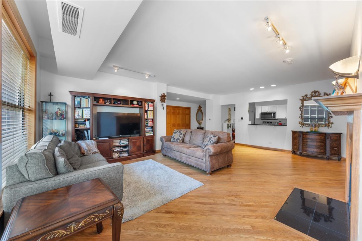 431 S Dearborn Street Unit: 1204