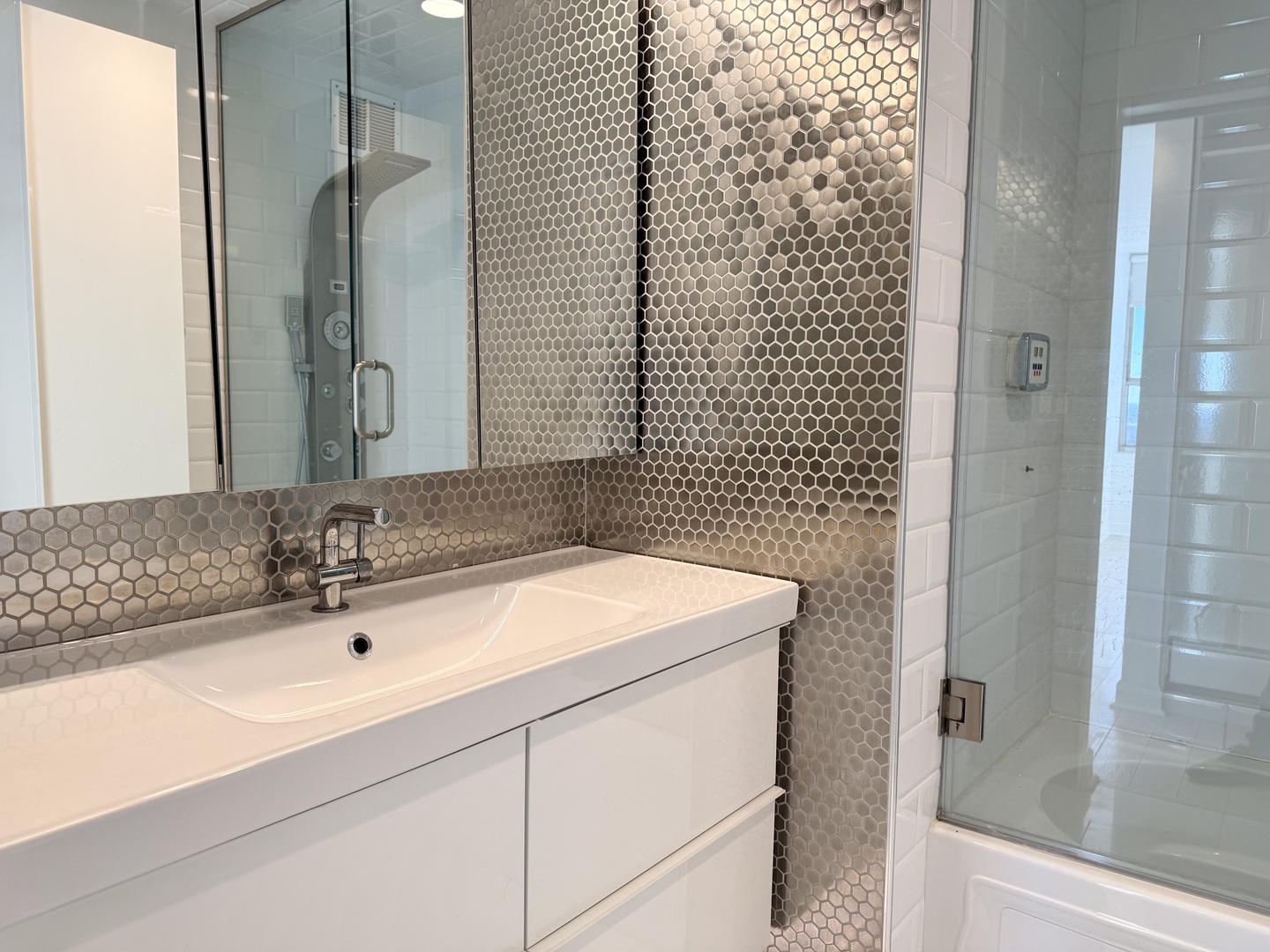 655 W IRVING PARK Road Unit: 5513