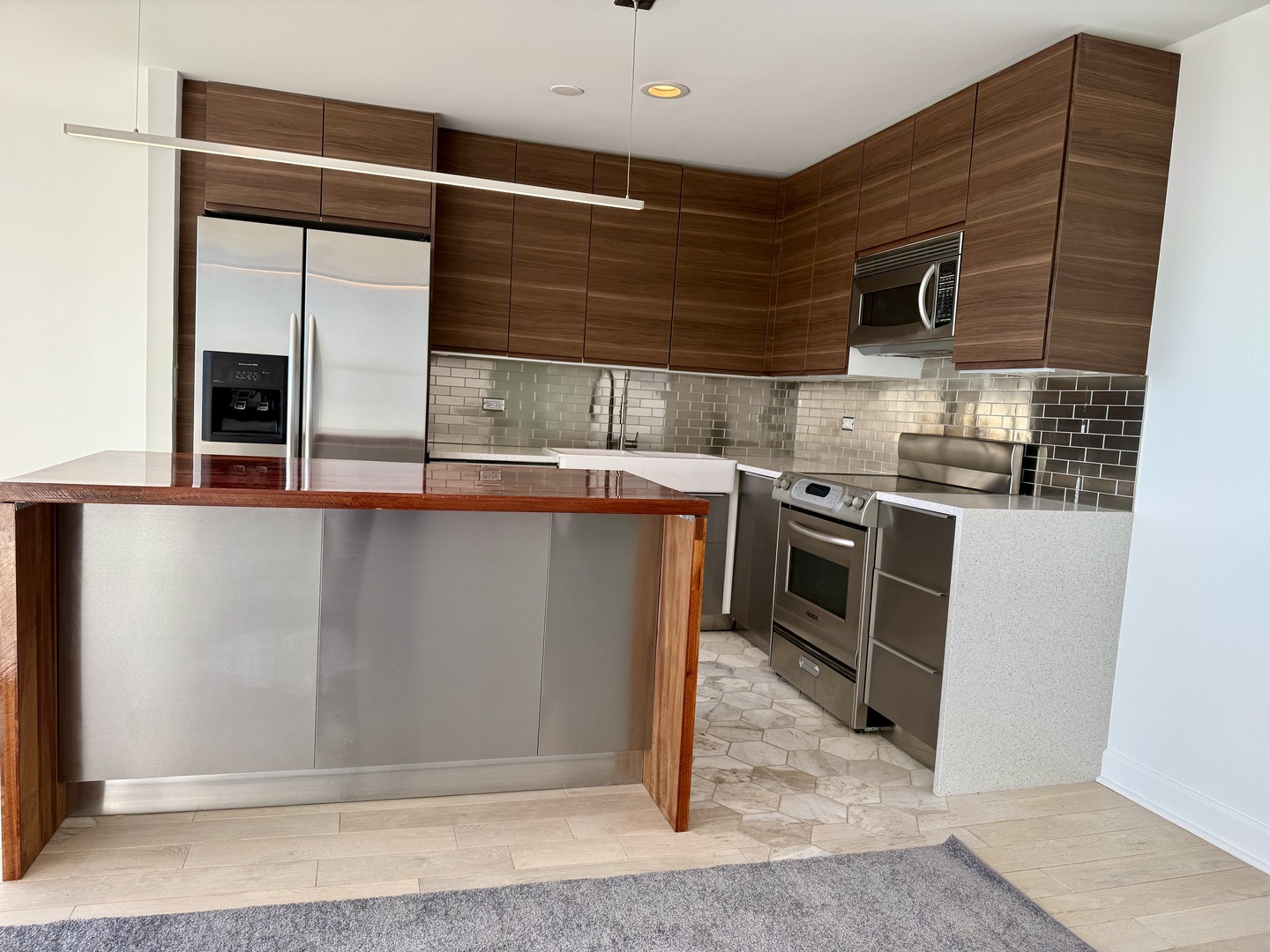 655 W IRVING PARK Road Unit: 5513