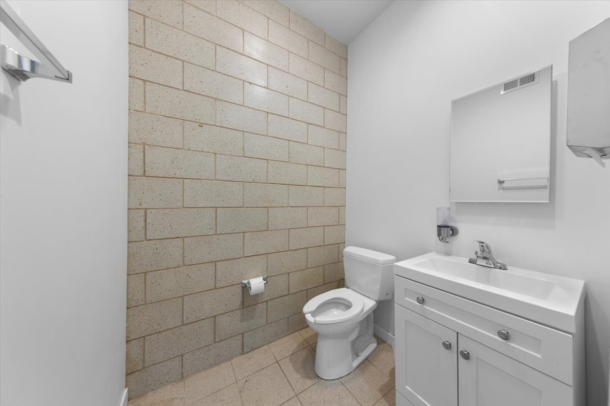 1024 W Fry Street Unit: 101