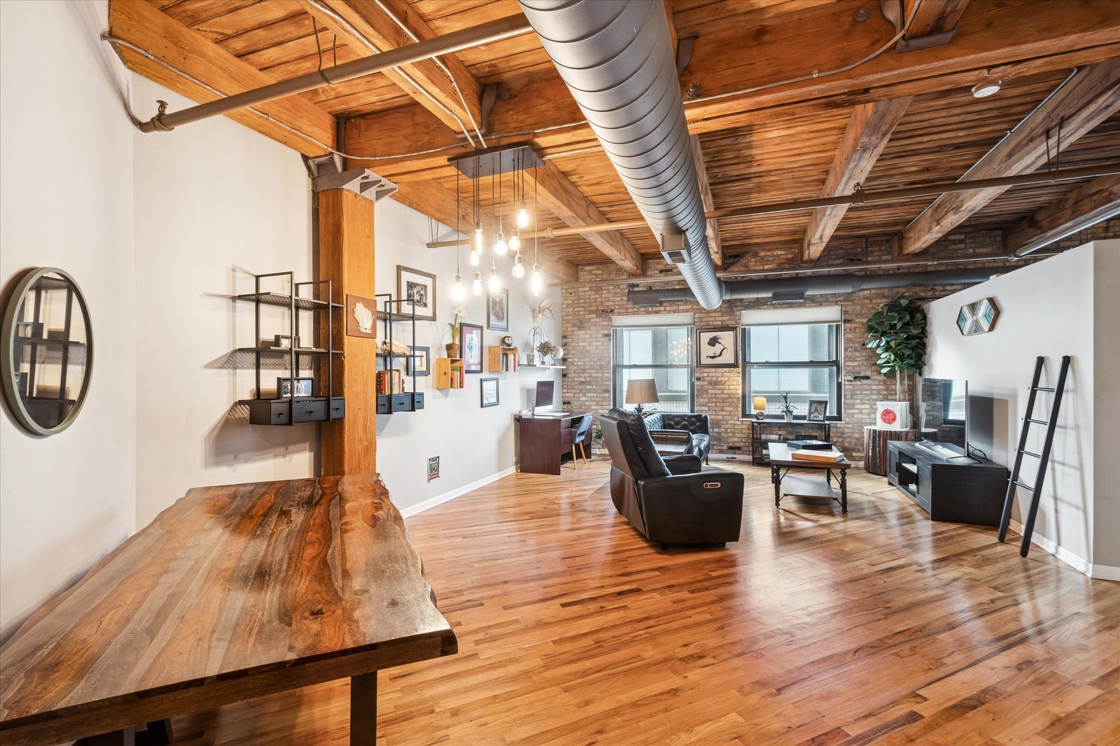 225 W Huron Street Unit: 516