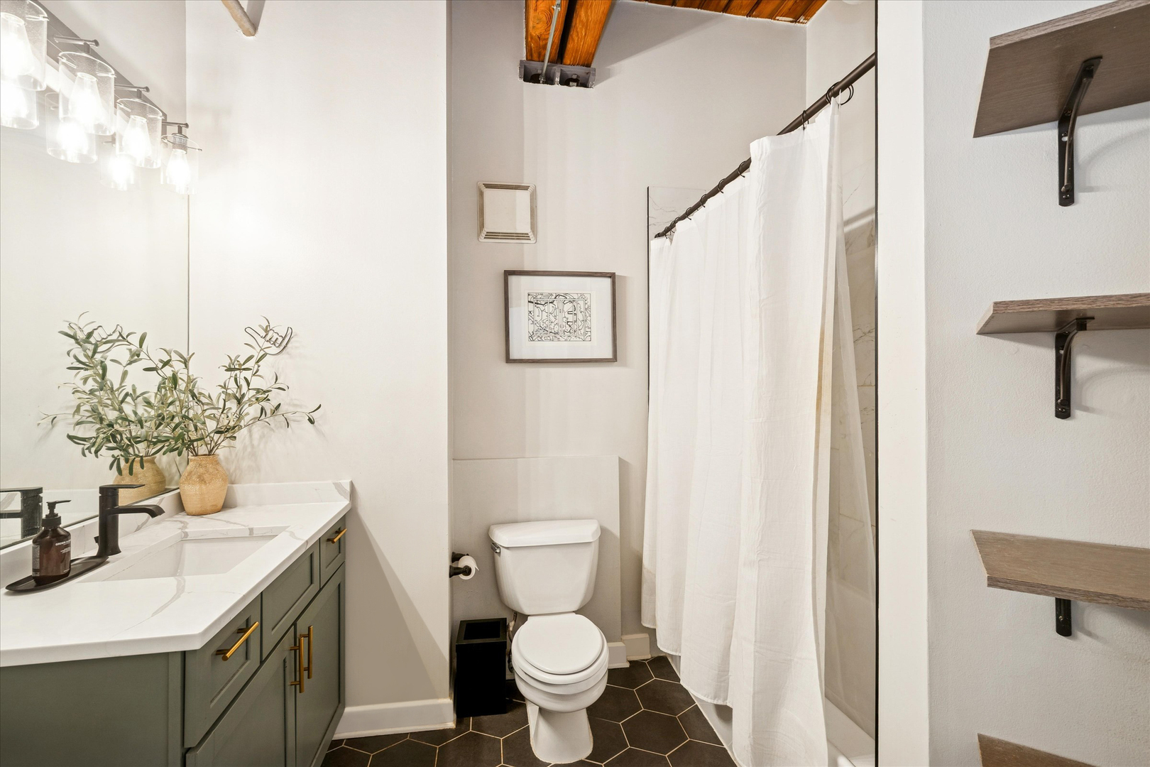 225 W Huron Street Unit: 516