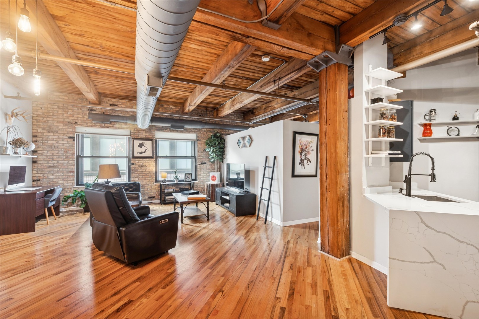 225 W Huron Street Unit: 516