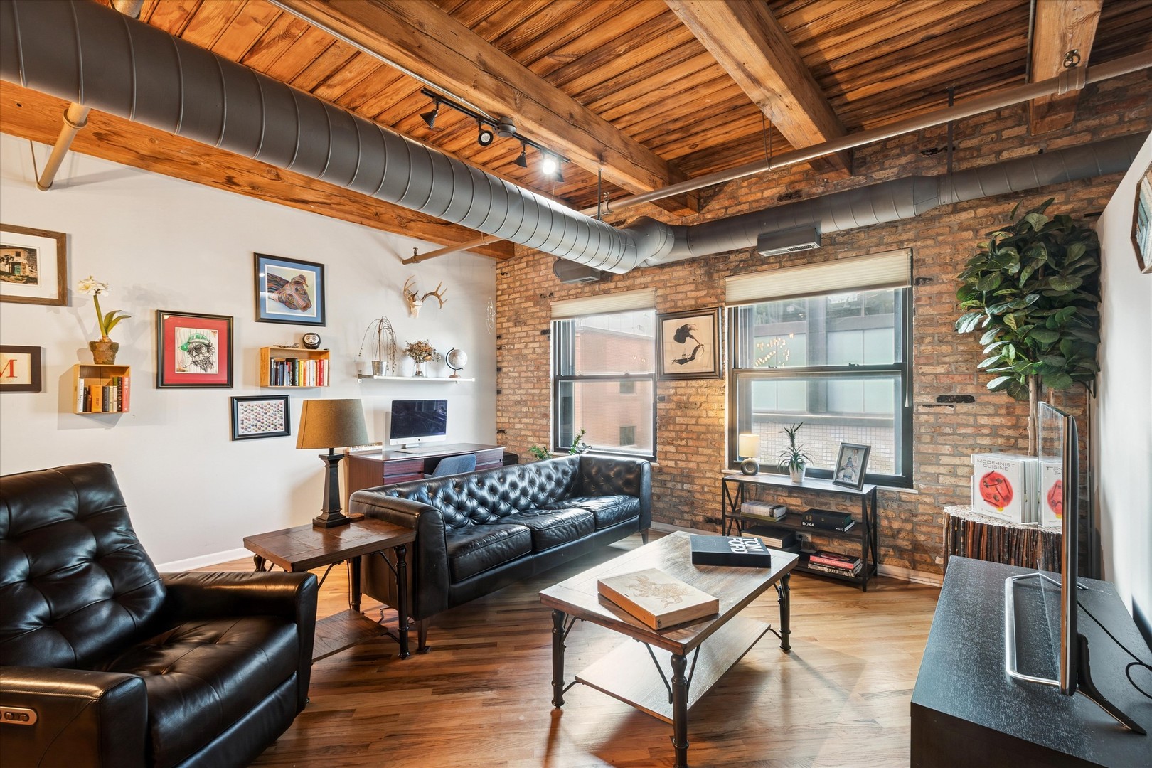 225 W Huron Street Unit: 516