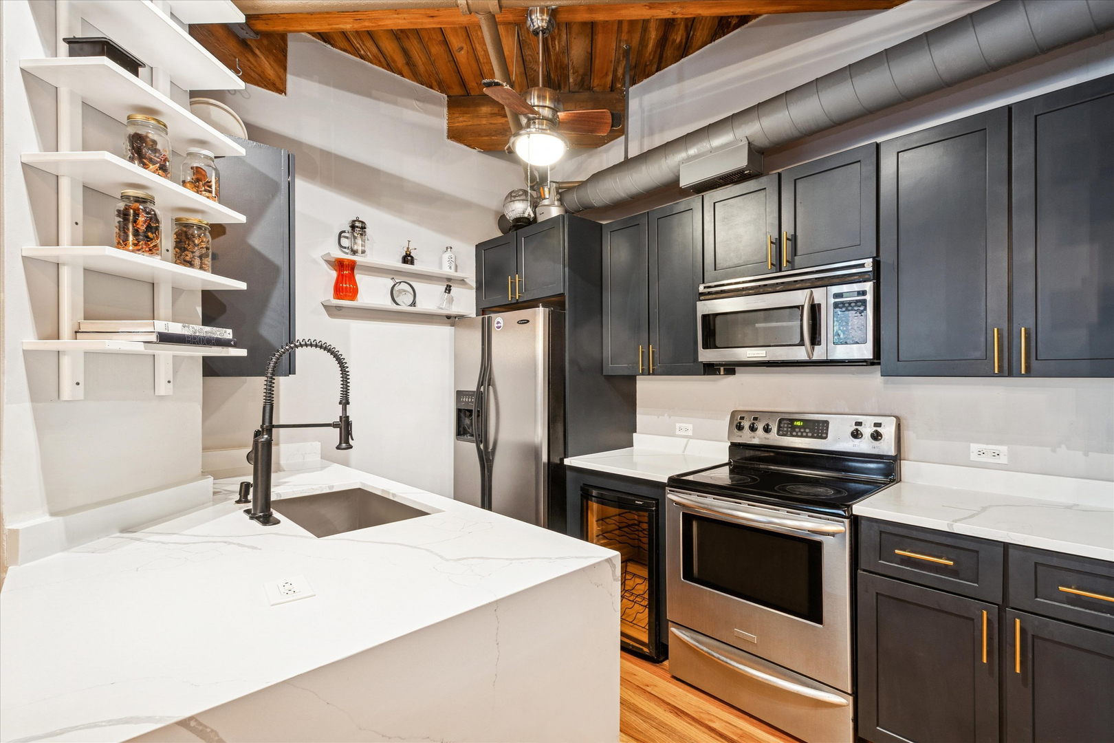 225 W Huron Street Unit: 516