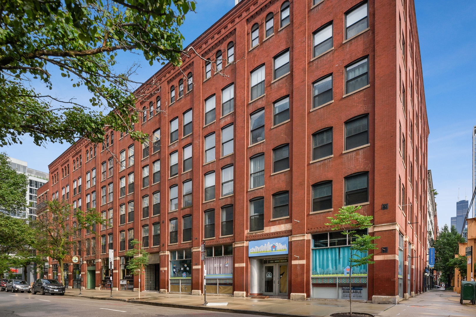 225 W Huron Street Unit: 516