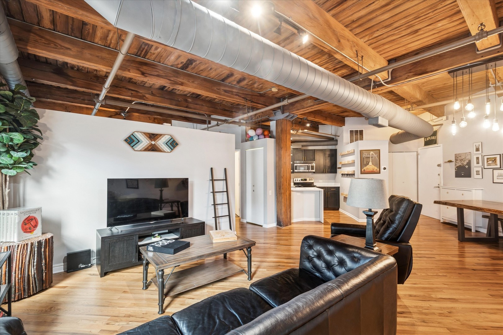 225 W Huron Street Unit: 516
