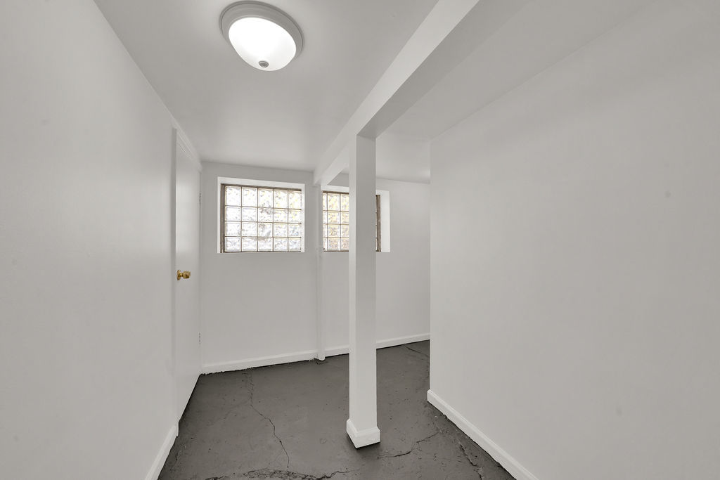 4328 N Kenneth Avenue