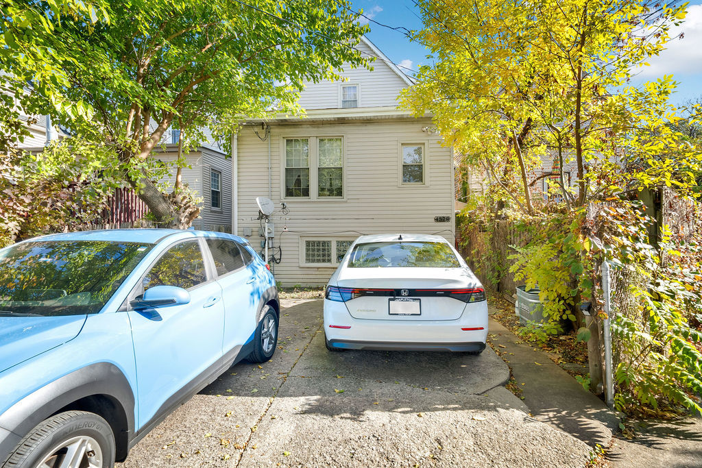 4328 N Kenneth Avenue