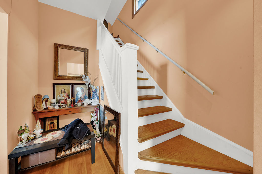 4328 N Kenneth Avenue