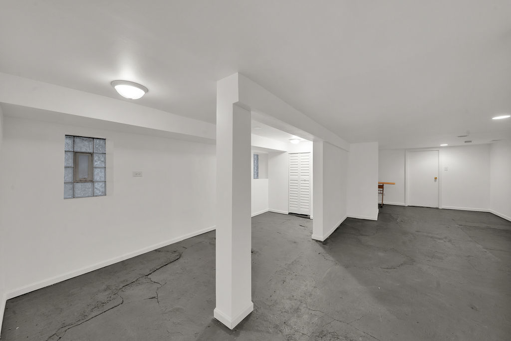 4328 N Kenneth Avenue