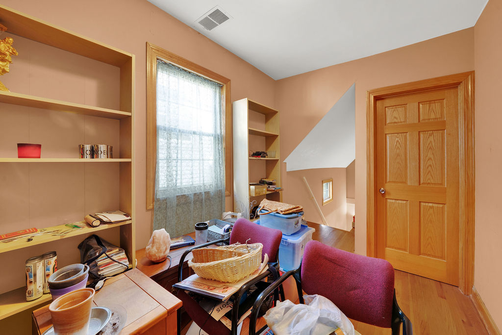 4328 N Kenneth Avenue