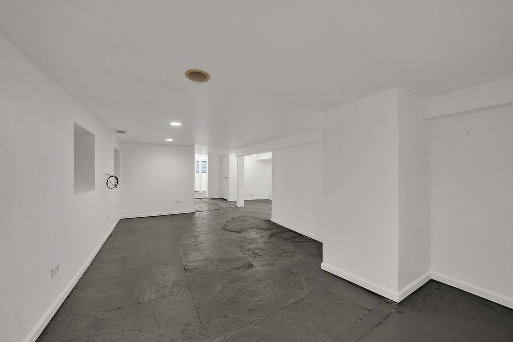 4328 N Kenneth Avenue