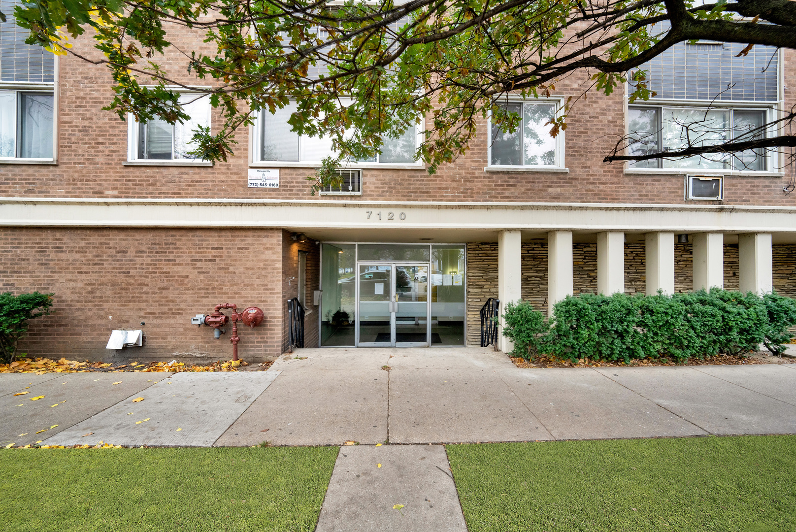 7120 N Sheridan Road Unit: 216