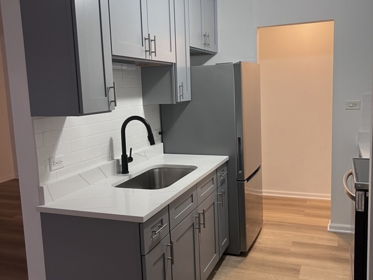 7120 N Sheridan Road Unit: 216