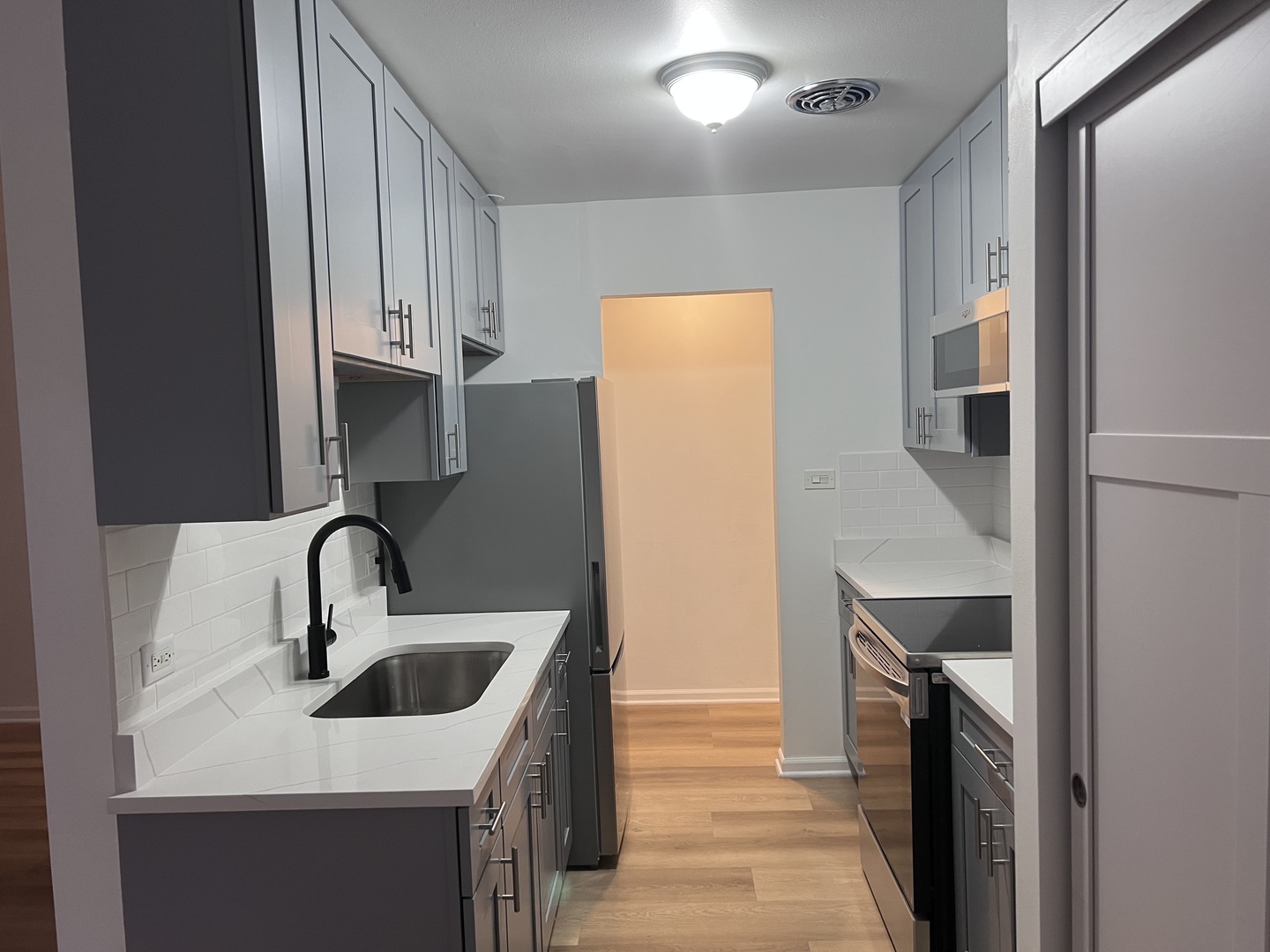 7120 N Sheridan Road Unit: 216