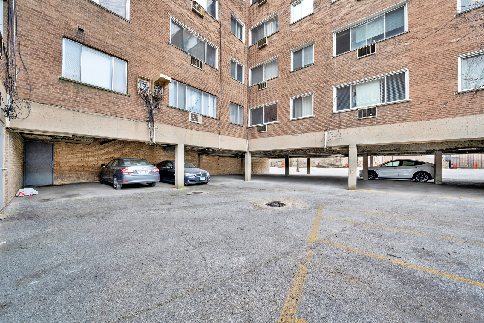 7120 N Sheridan Road Unit: 216