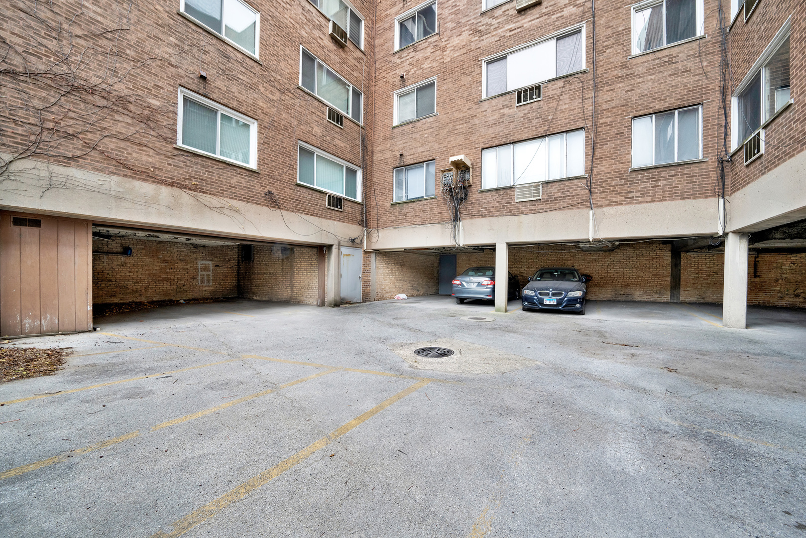 7120 N Sheridan Road Unit: 216