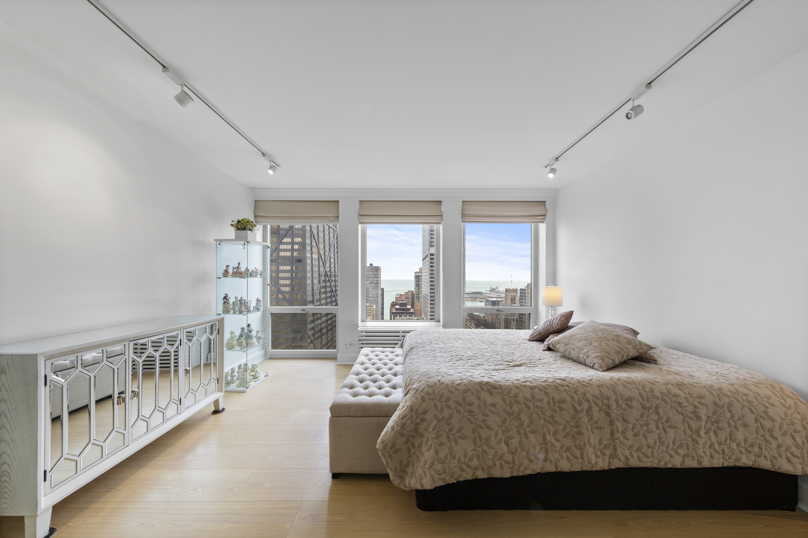 111 E Chestnut Street Unit: 38C