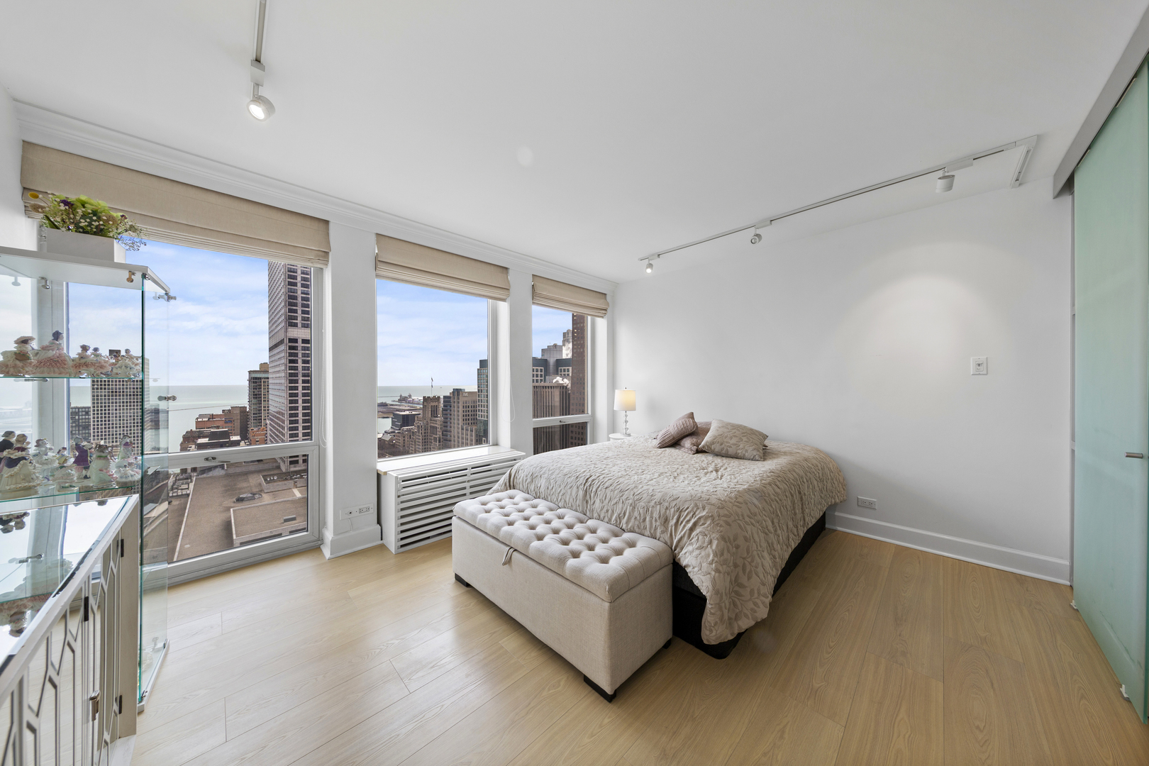 111 E Chestnut Street Unit: 38C