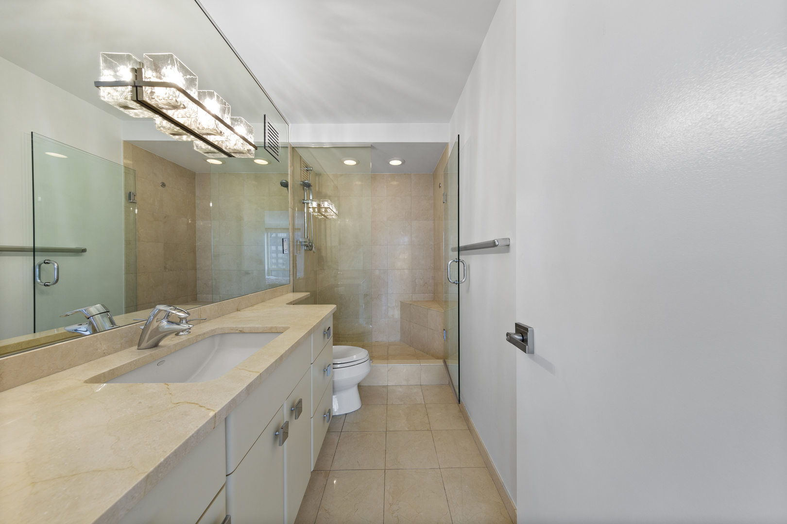 111 E Chestnut Street Unit: 38C