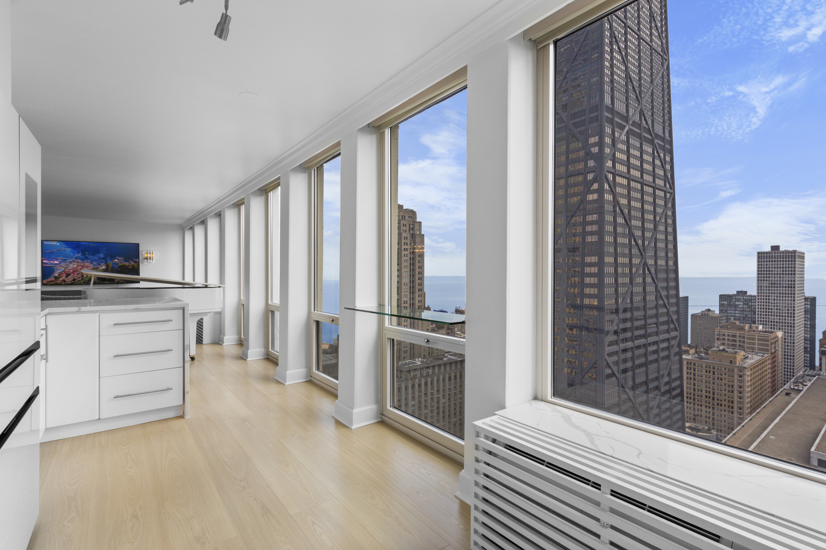 111 E Chestnut Street Unit: 38C