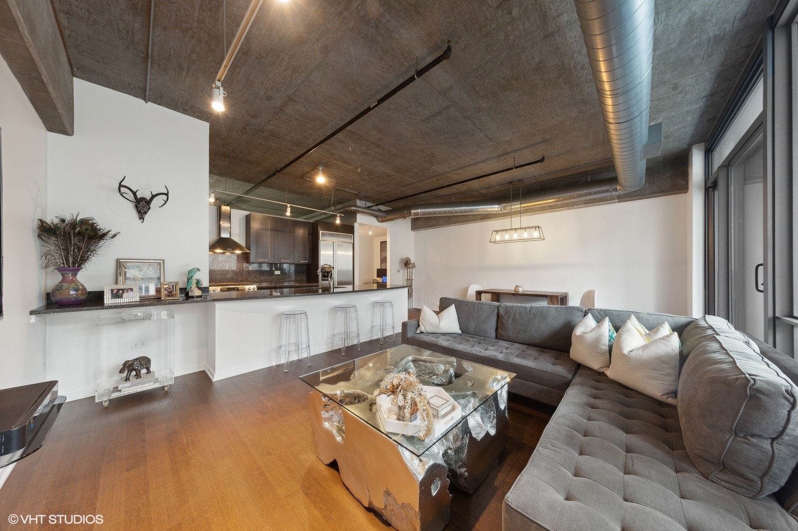 240 E Illinois Street Unit: 402