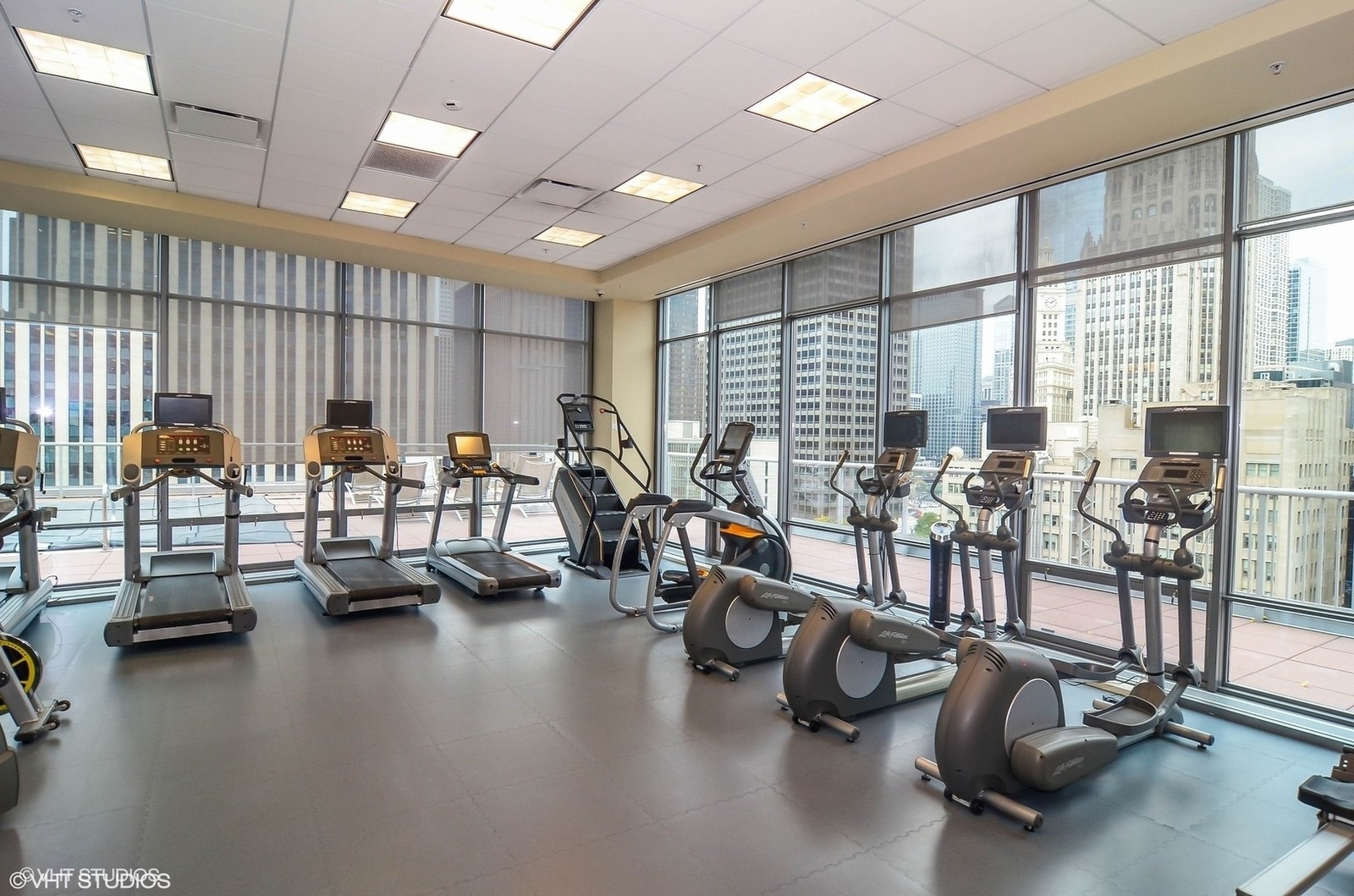 240 E Illinois Street Unit: 402