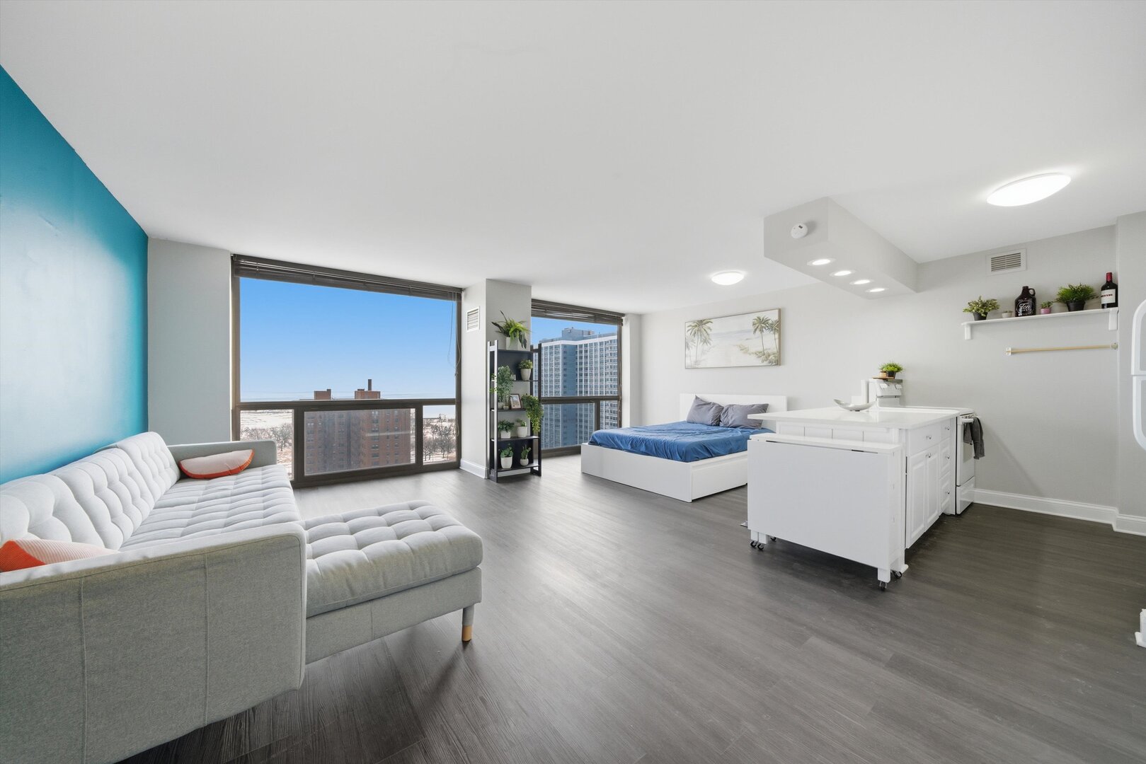 4343 N Clarendon Avenue Unit: 2210