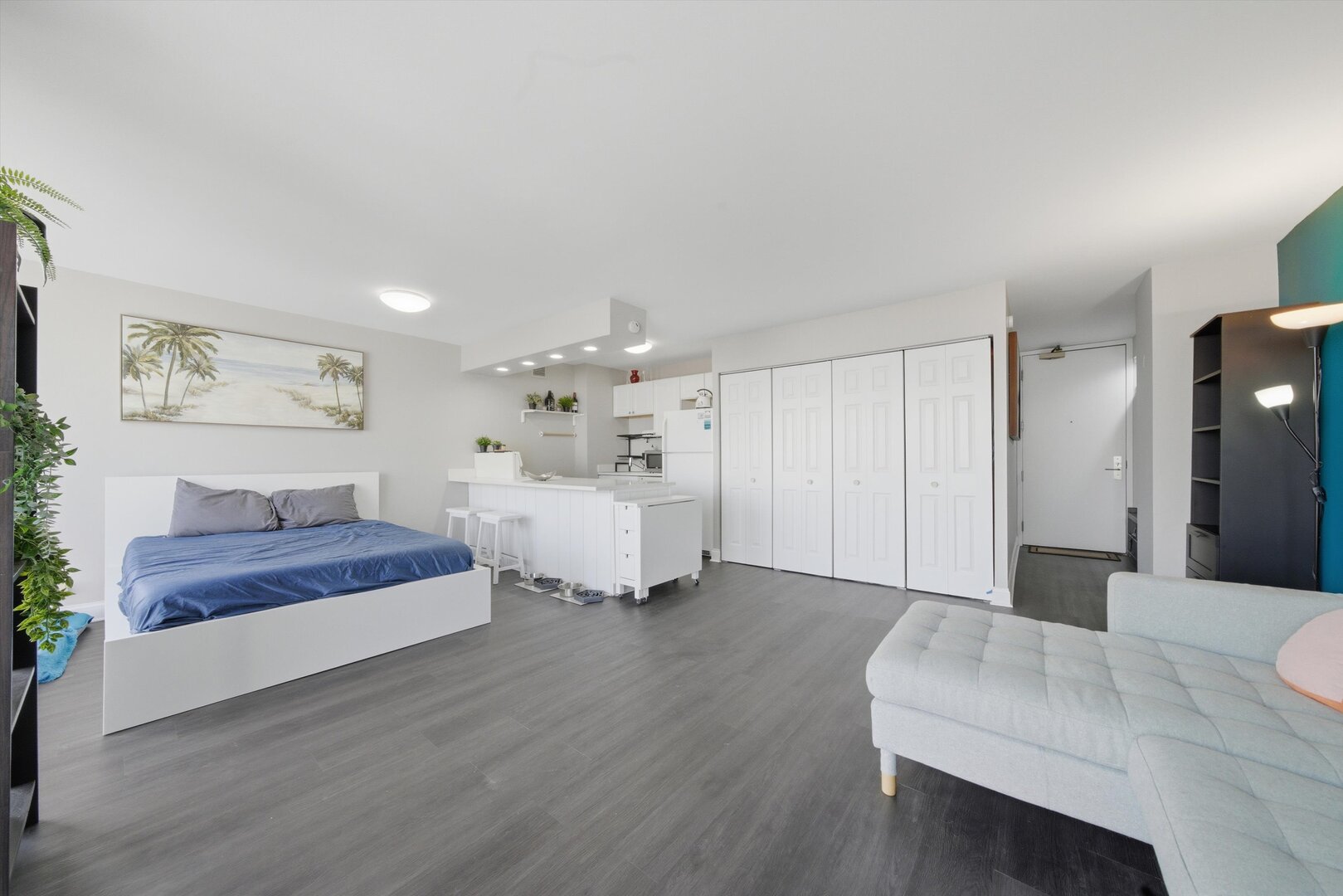 4343 N Clarendon Avenue Unit: 2210