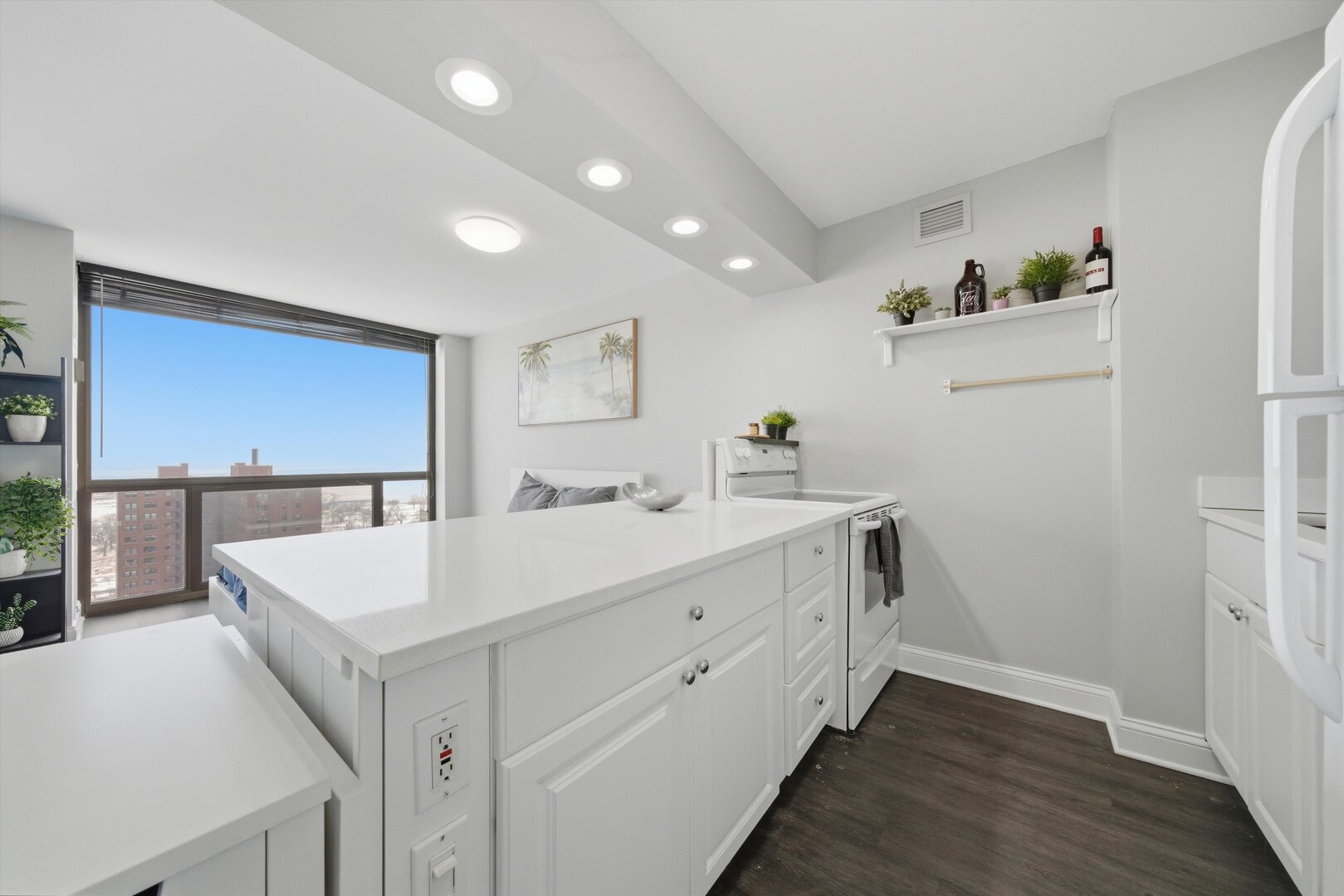 4343 N Clarendon Avenue Unit: 2210