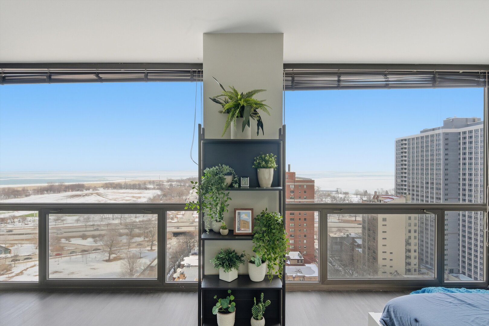 4343 N Clarendon Avenue Unit: 2210