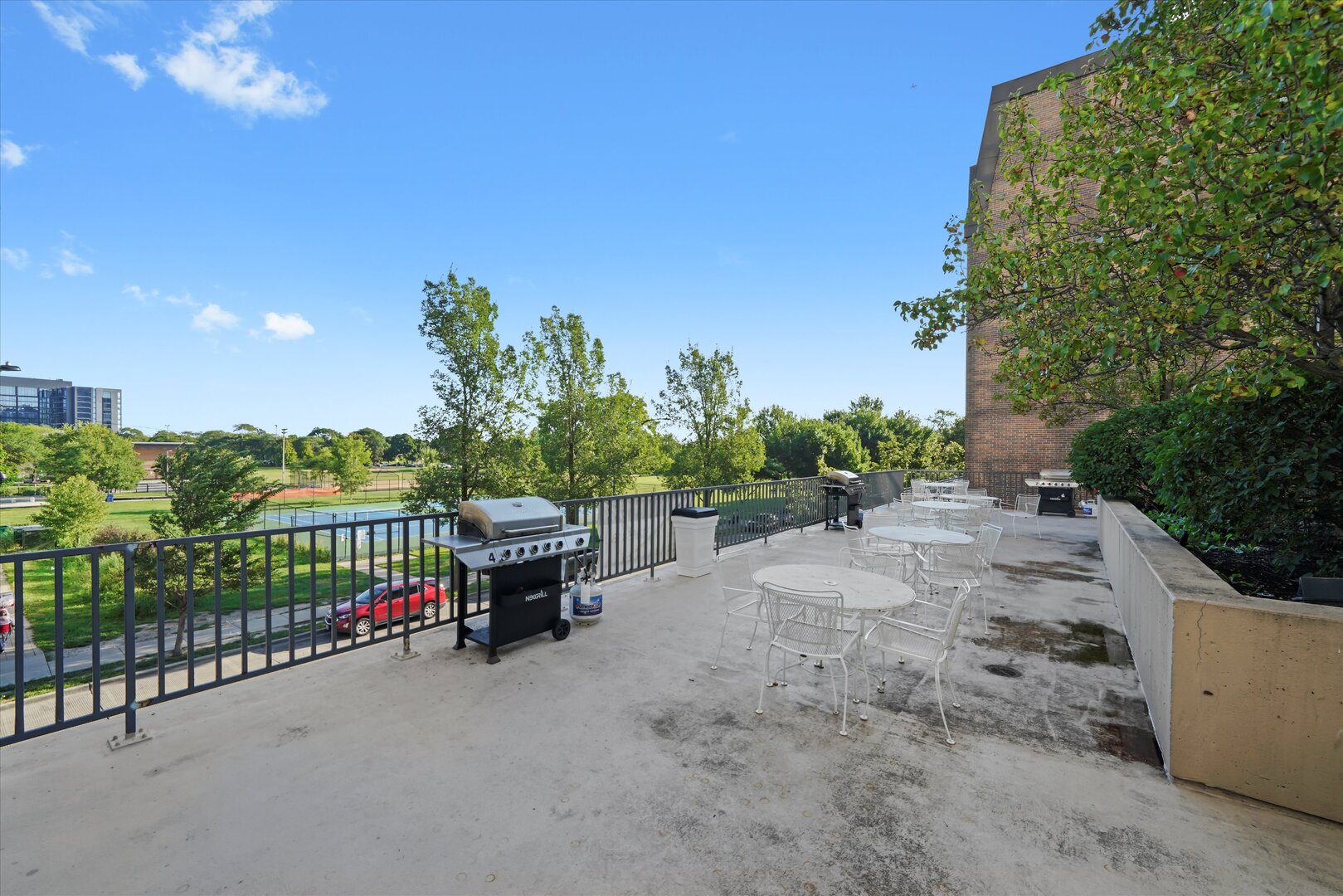 4343 N Clarendon Avenue Unit: 2210