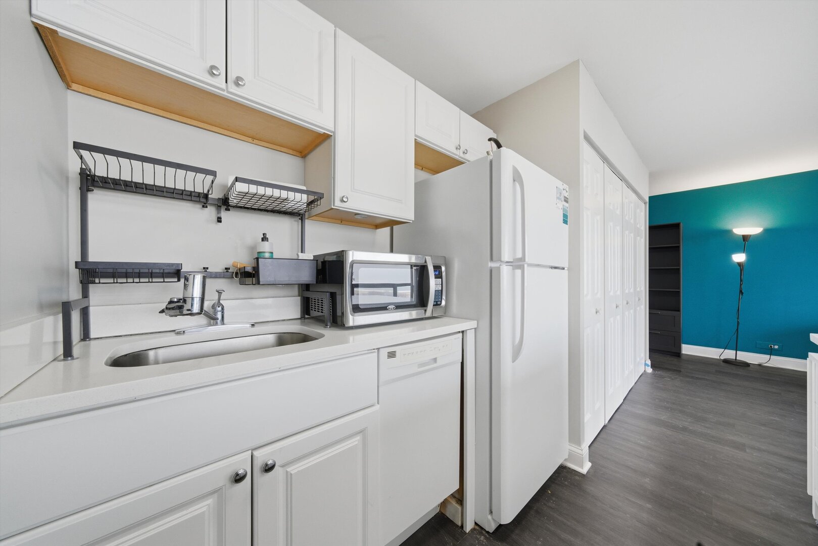 4343 N Clarendon Avenue Unit: 2210