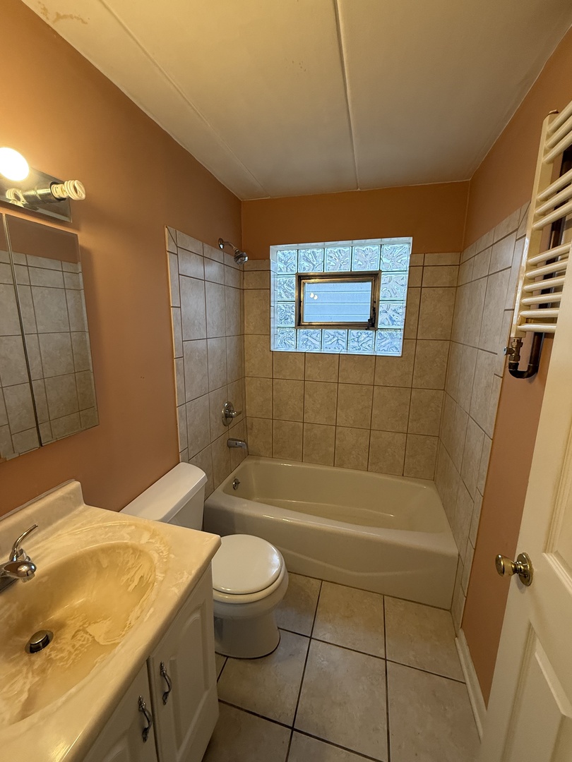 5241 N East River Road Unit: 1C