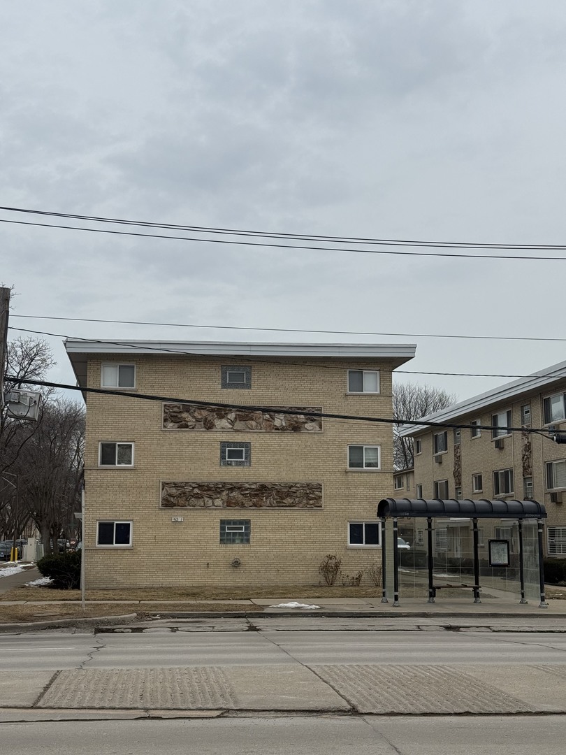 5241 N East River Road Unit: 1C