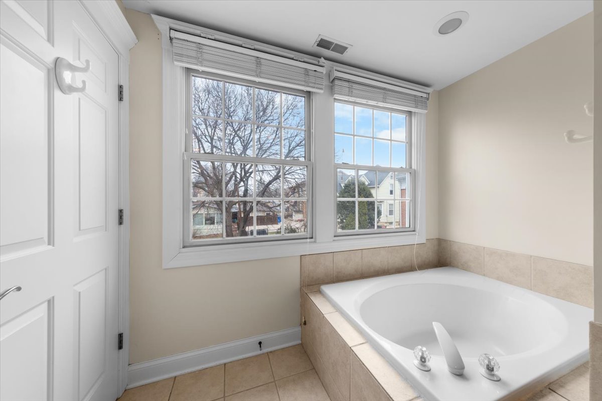 111 S 5th Avenue Unit: D