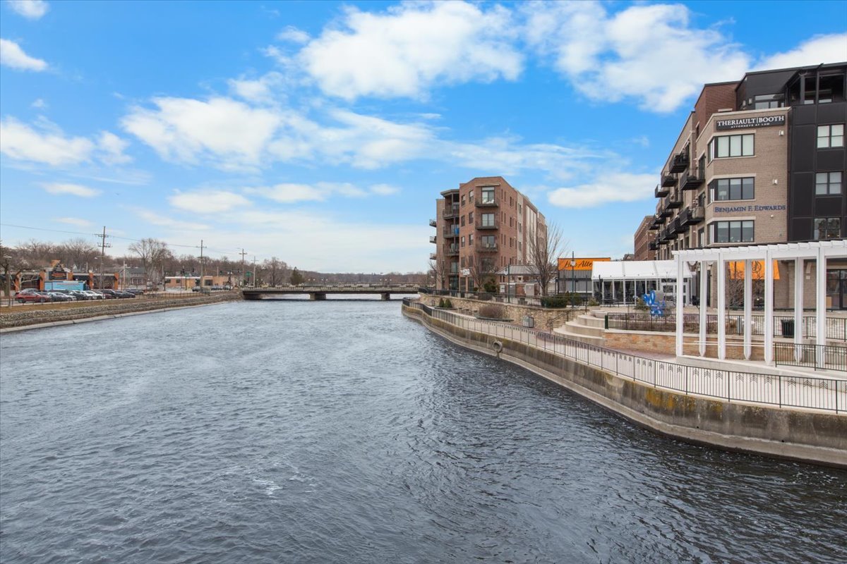 111 S 5th Avenue Unit: D