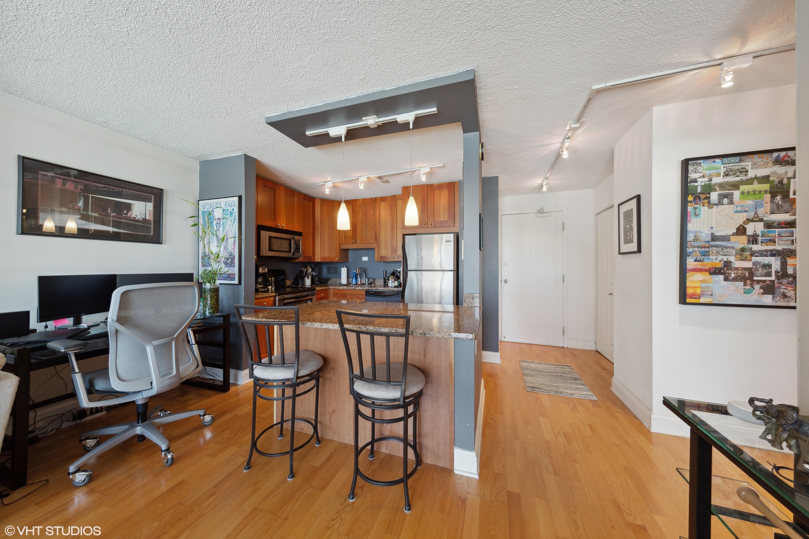 450 W Briar Place W Unit: 8M