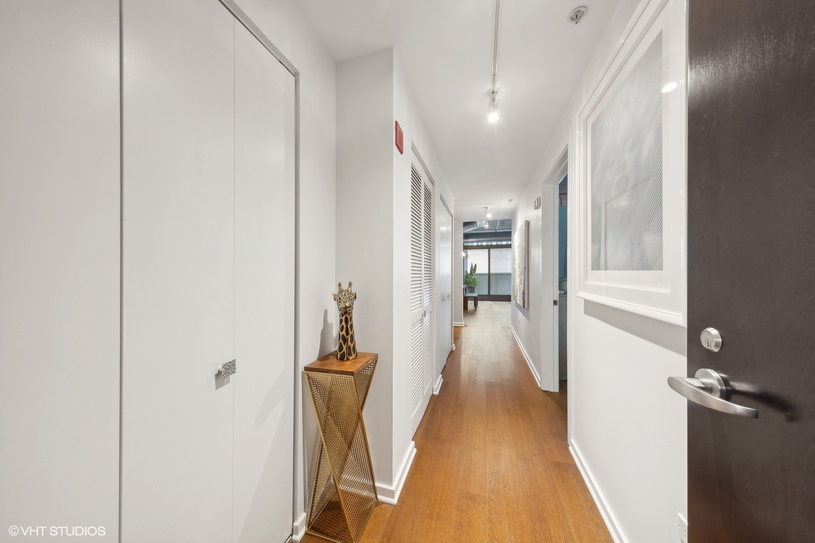 240 E Illinois Street Unit: 402