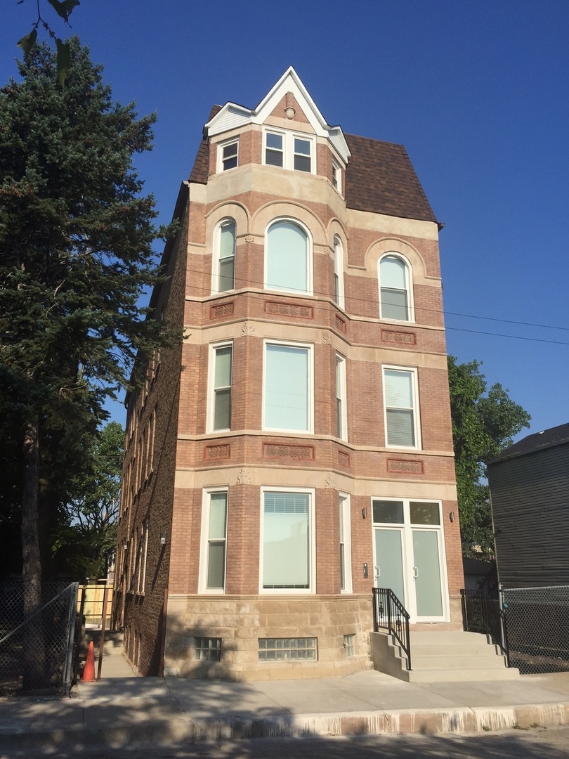 2002 S Desplaines Street Unit: 1F