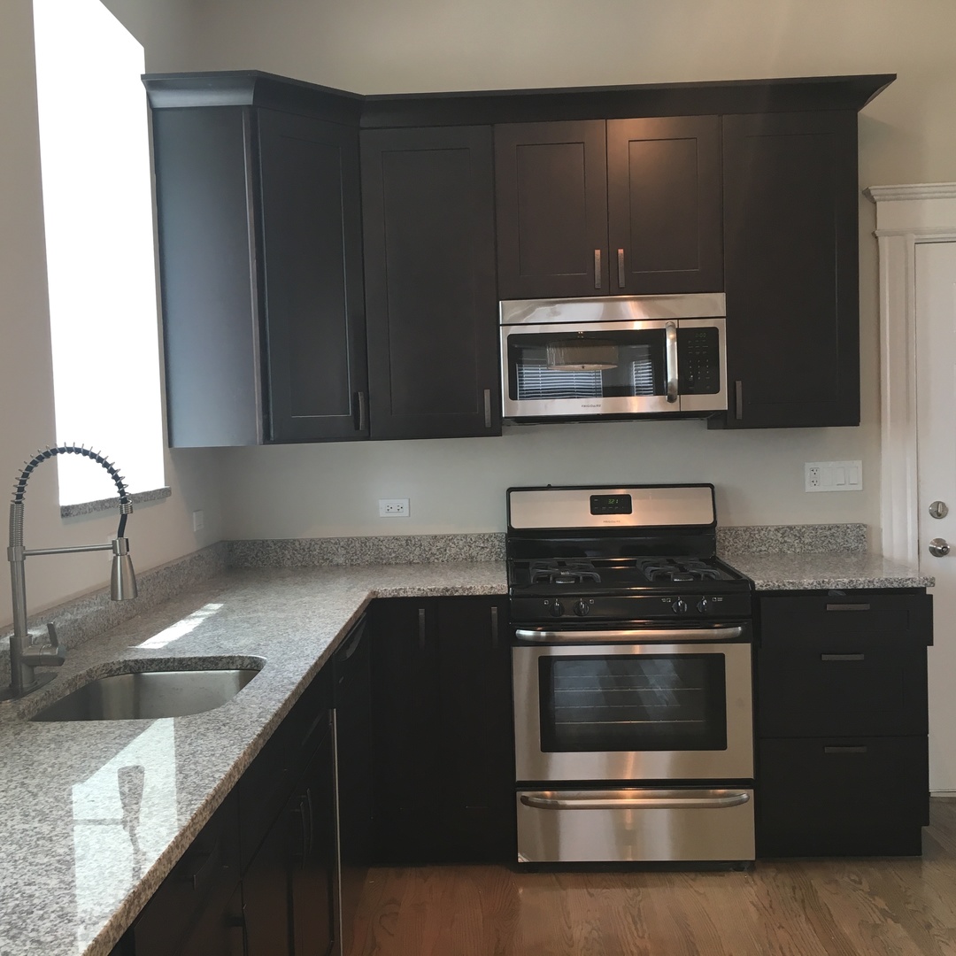 2002 S Desplaines Street Unit: 1F