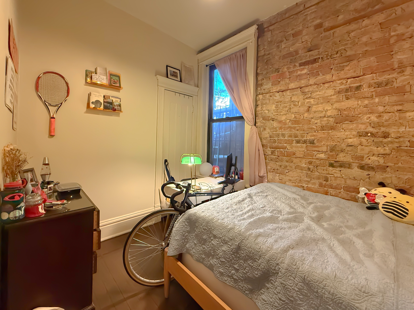 3765 N Kenmore Avenue Unit: 1W