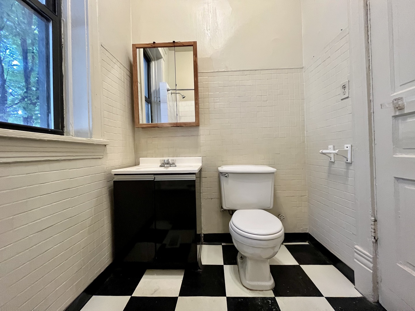 3765 N Kenmore Avenue Unit: 1W