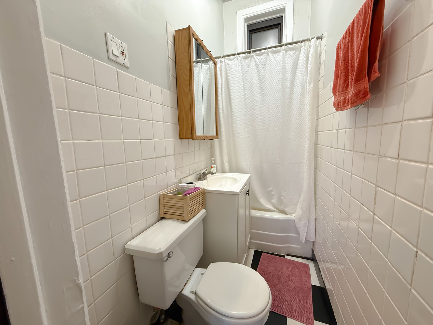 3765 N Kenmore Avenue Unit: 1W